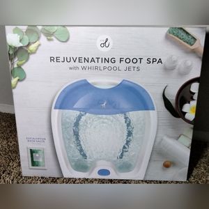 Rejuvenating Foot Spa With Whirlpool Jets